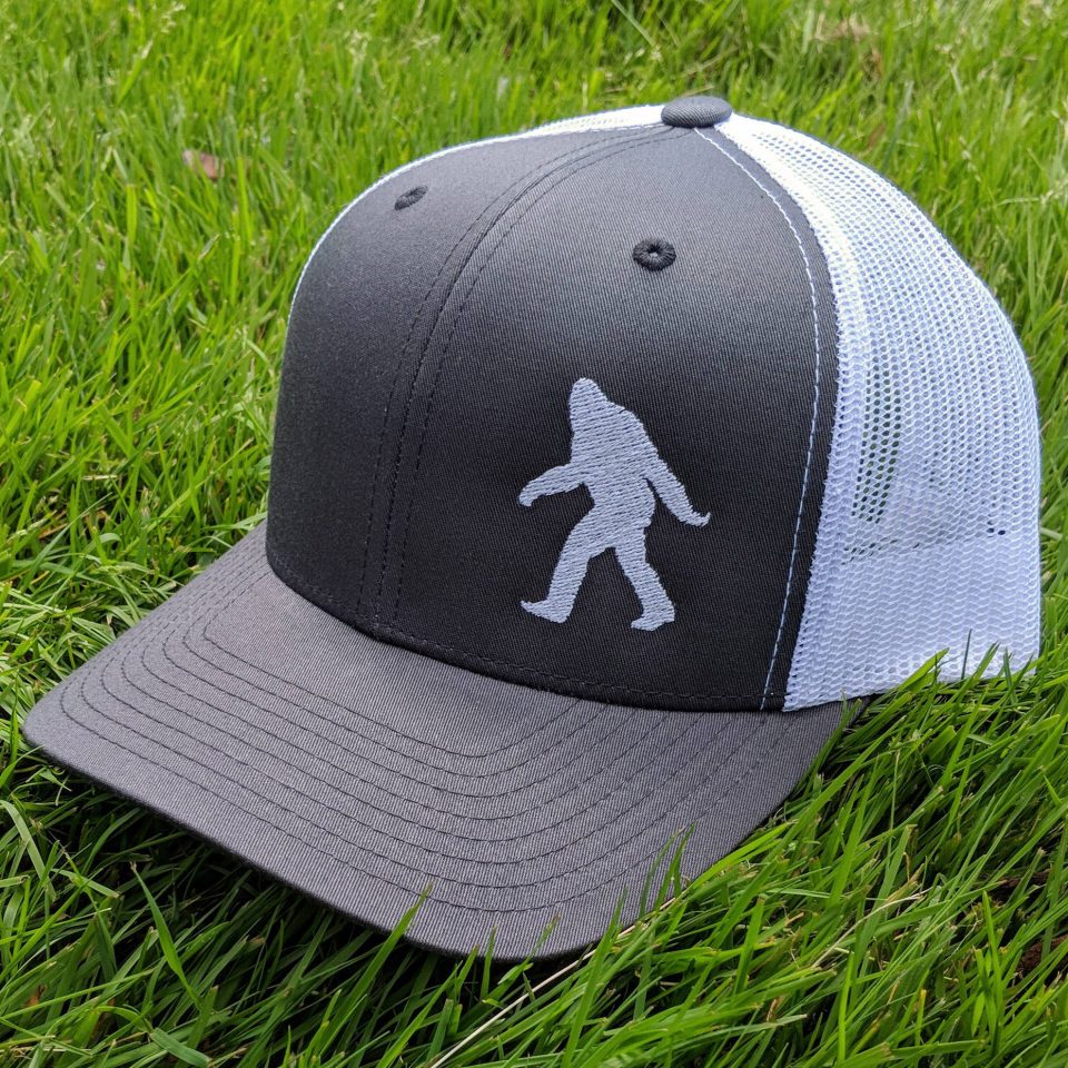 SASQUATCH SILHOUETTE | CURVED BILL TRUCKER CAP BLACK-WHITE
